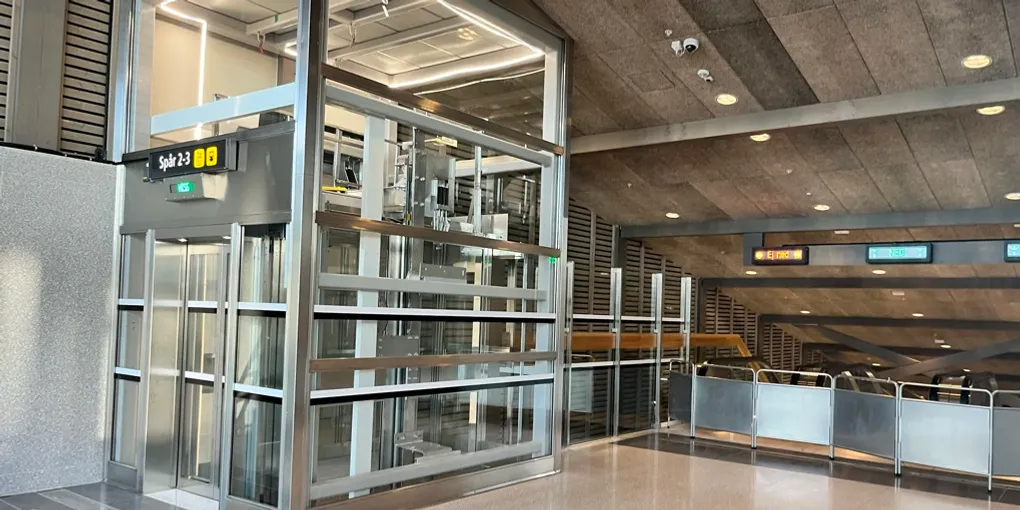 Hiss i Barkarby nya stationshus.