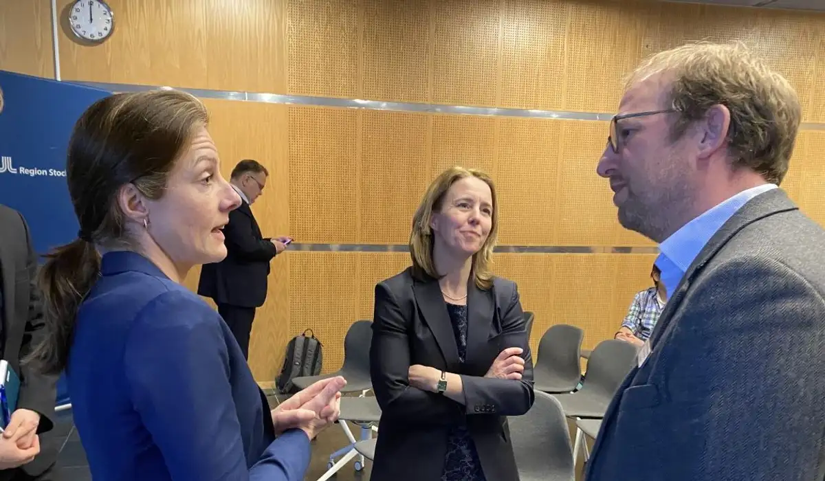 Jennie Hökfelt, kategoristyrningsansvarig i Region Stockholm, Emma Lennartsson, regiondirektör och Peter Håkansson, VO-chef och kategoriansvarig, Karolinska Universitetssjukhuset.