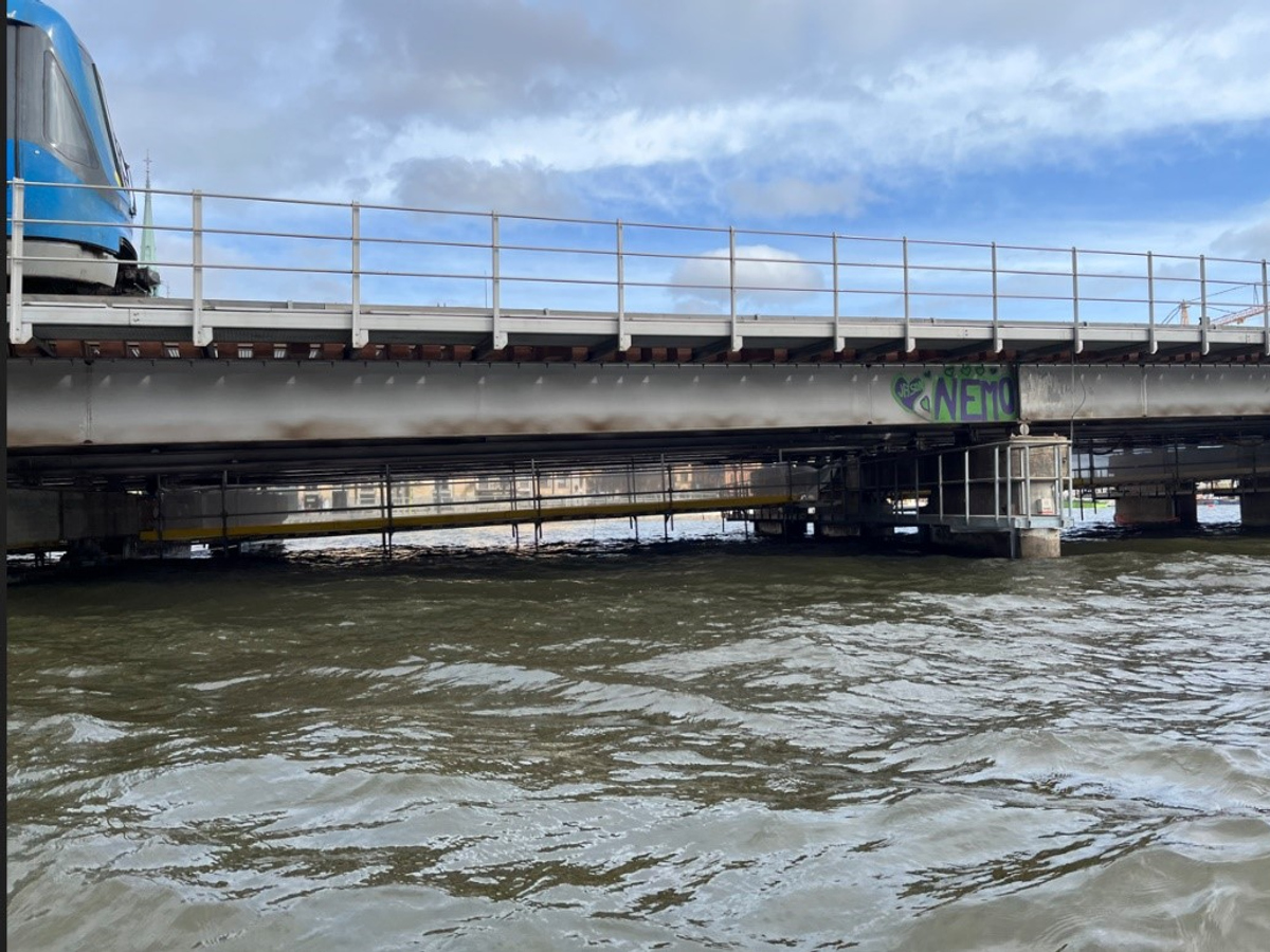 Hängställning under Söderströmsbron.