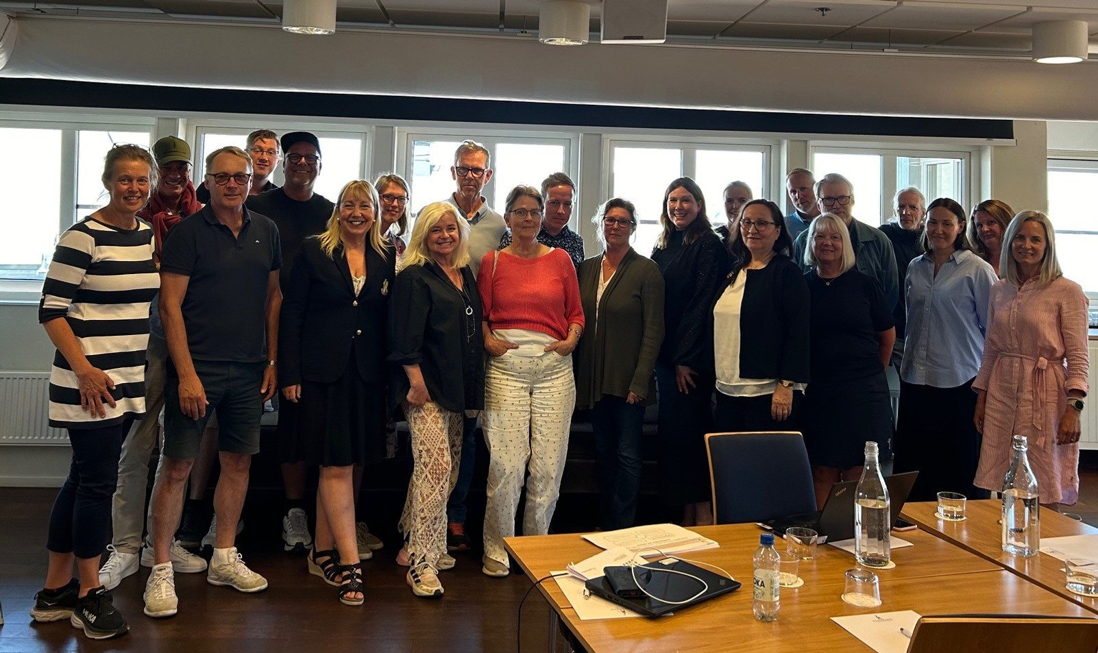 Foto: Region Stockholm. Mötet i Sandhamn. På plats representanter från bland andra trafikförvaltningen, Stockholm Archipelago, företagare och civilsamhället på Sandhamn, SIKO, Södertörns högskola och Värmdö kommun.  