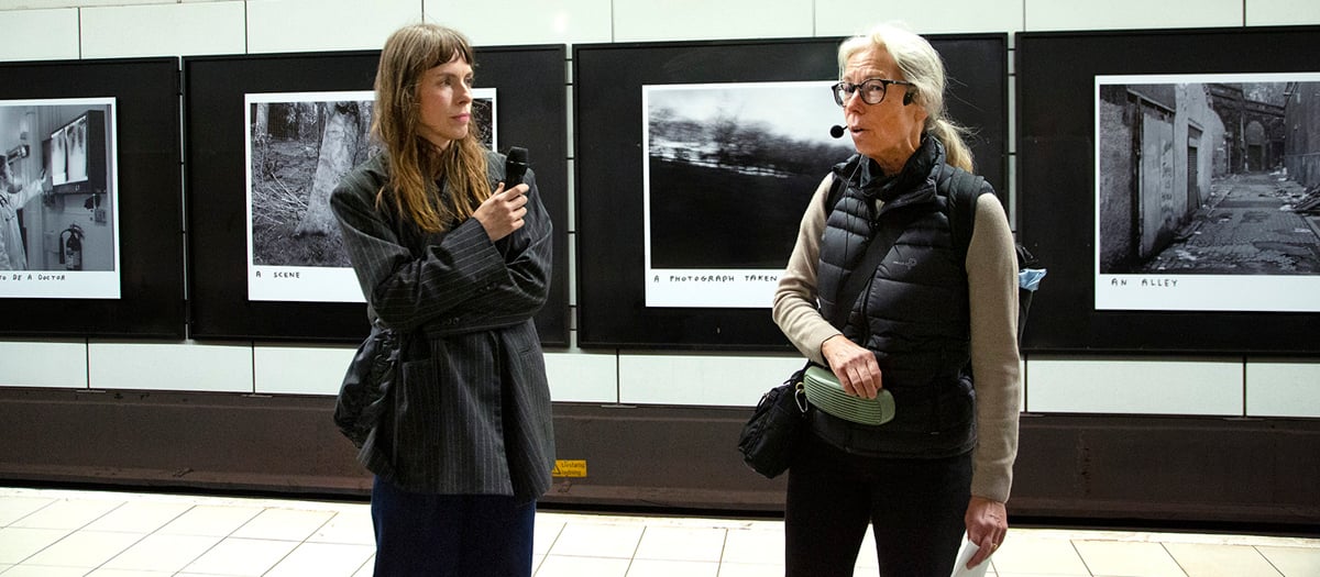 Ulrika och Marie p&aring; Mariatorget.