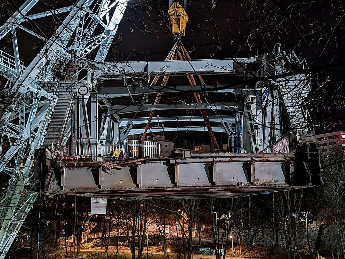 Norra Danviksbron broklaff lyfts bort