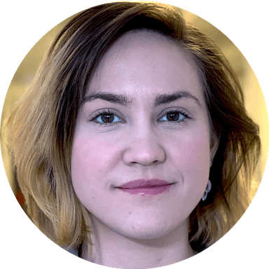 Porträttfoto på Rebecka, IT-tekniker på serviceförvaltningen.