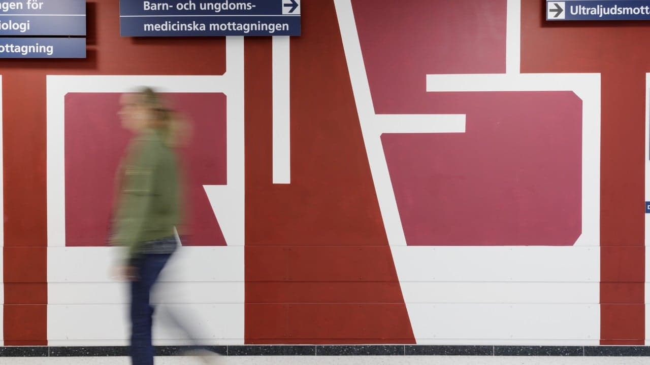 Målning på vägg på Södertälje sjukhus