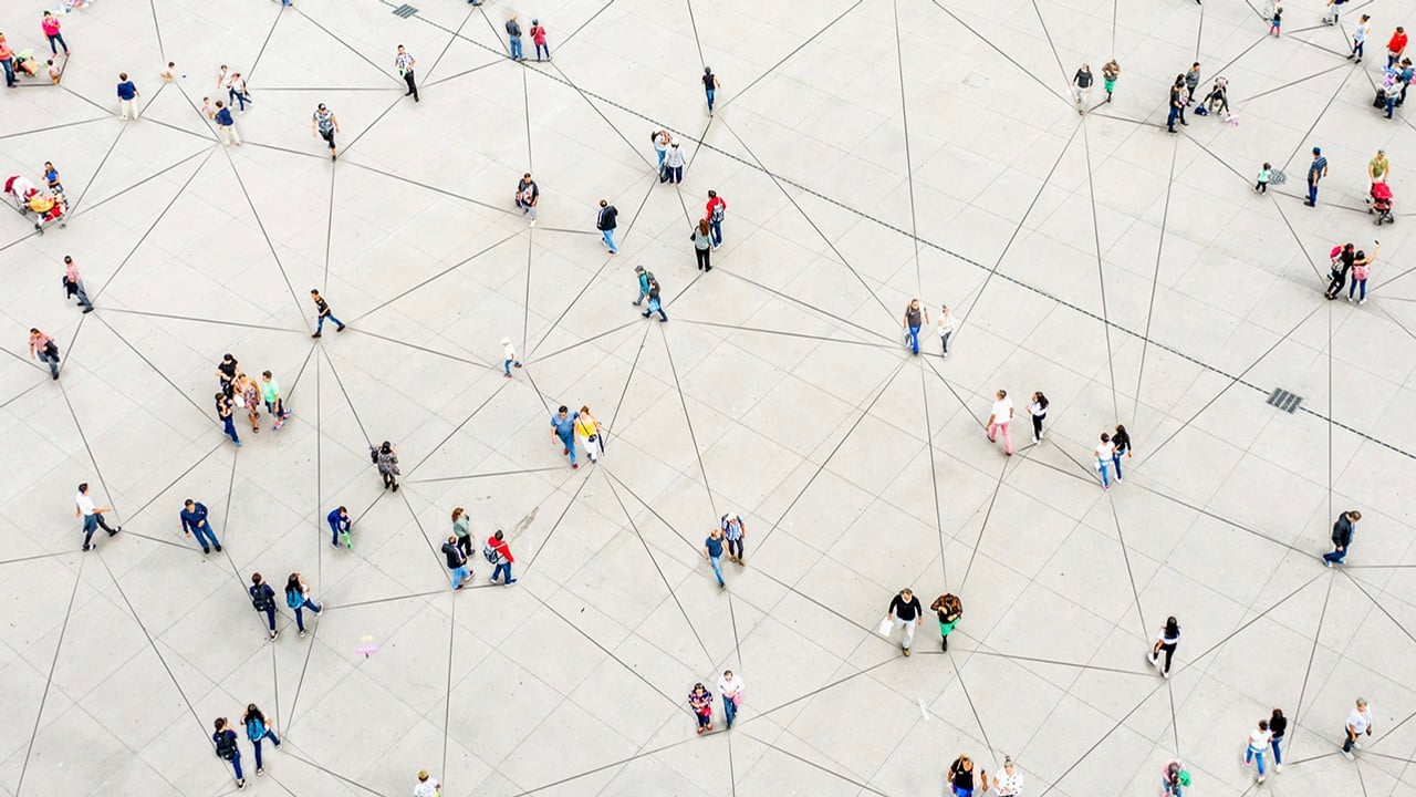 Torg med människor som små prickar.