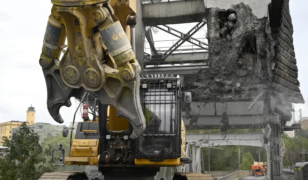 Norra Danviksbrons motvikt i betong rivs