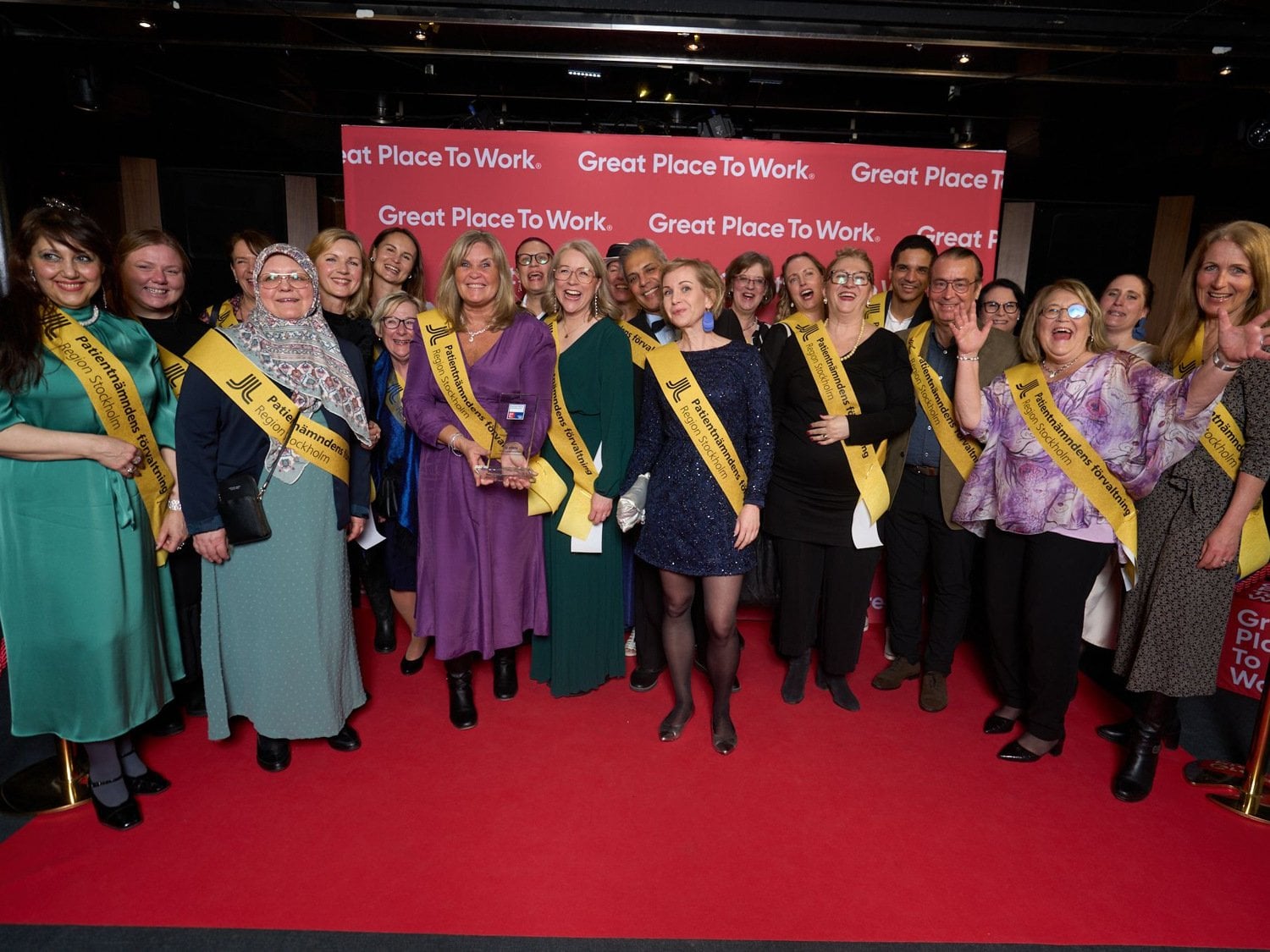 Bild på medarbetarna på patientnämndens förvaltning när de utsågs till årets arbetsplats