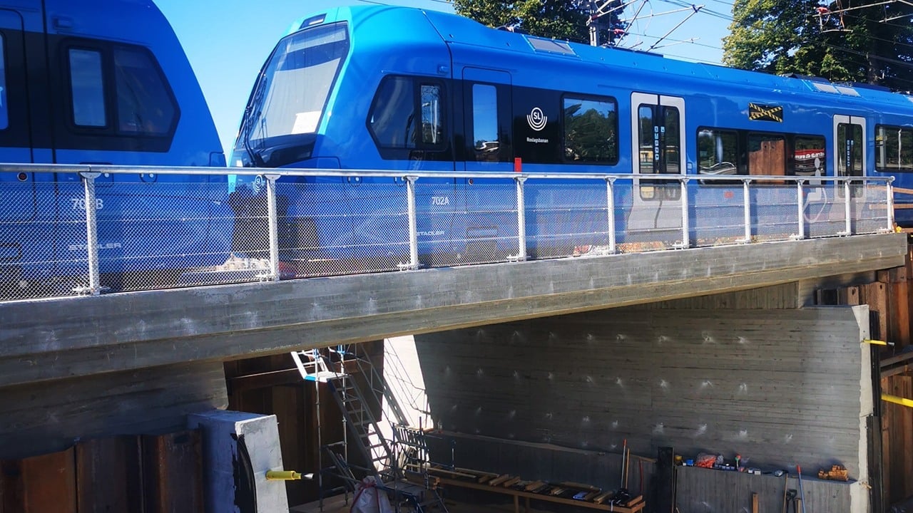 Planskild korsning på Roslagsbanan