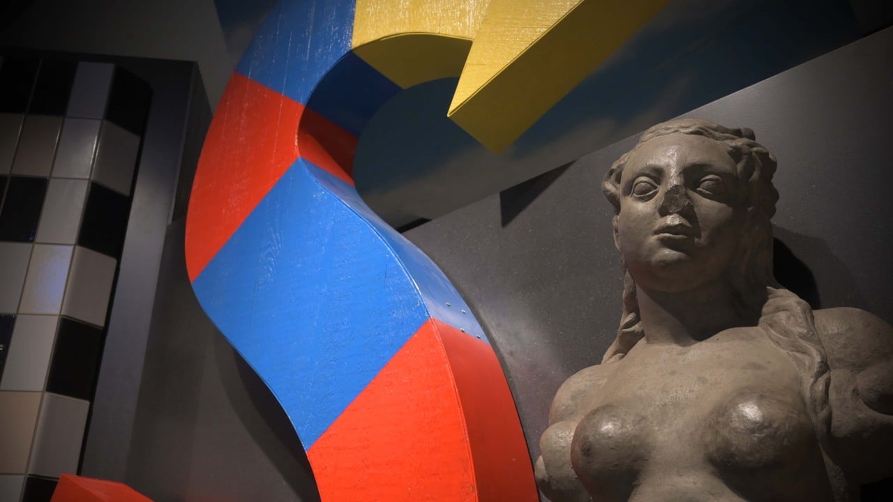 Delar av olika konstverk på Spårvägsmuseet.