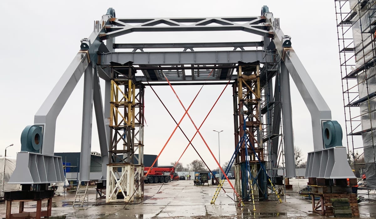 Norra Danviksbrons nya stödbock i fabriken i Polen