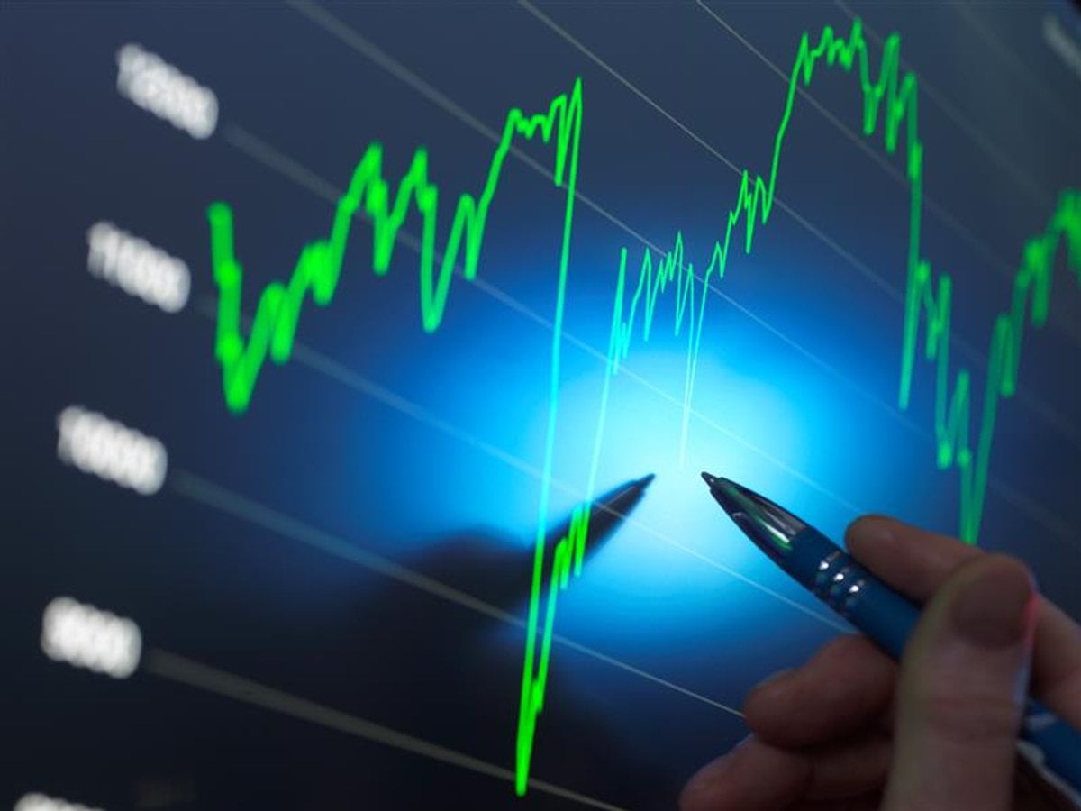 Graf. Hand med penna.