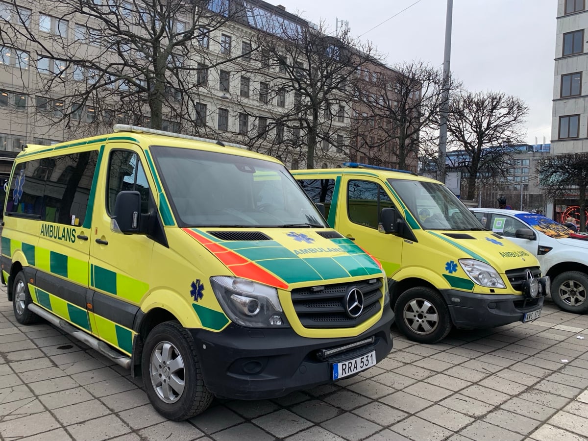 Foto på två ambulanser