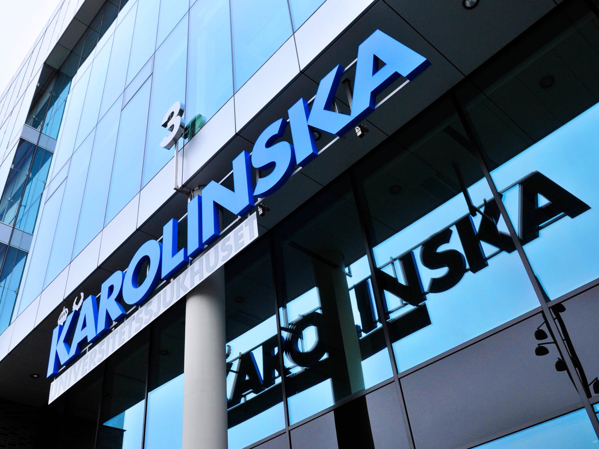Karolinska universitetssjukhusets fasad.