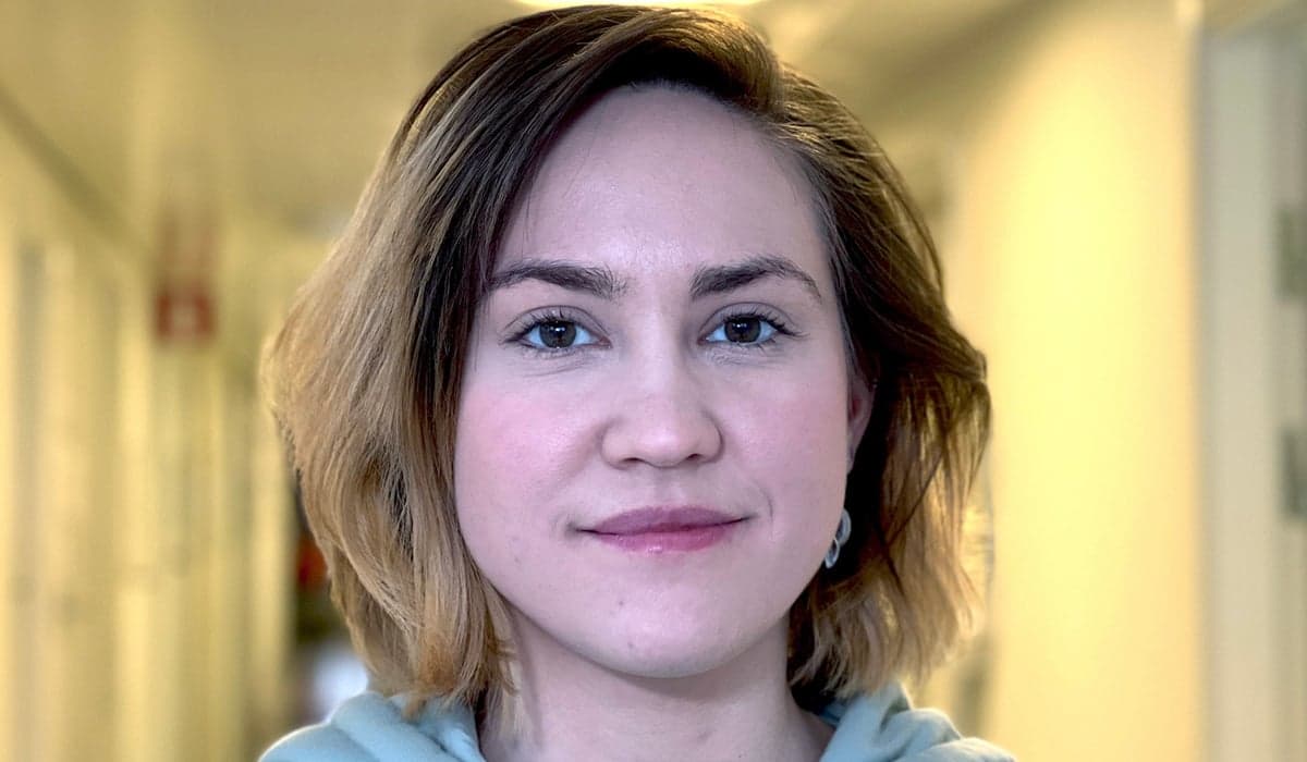 Porträttbild på Rebecka