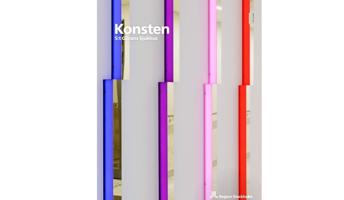 Framsida katalog med närbild av konstverk i form av lysande stavar.