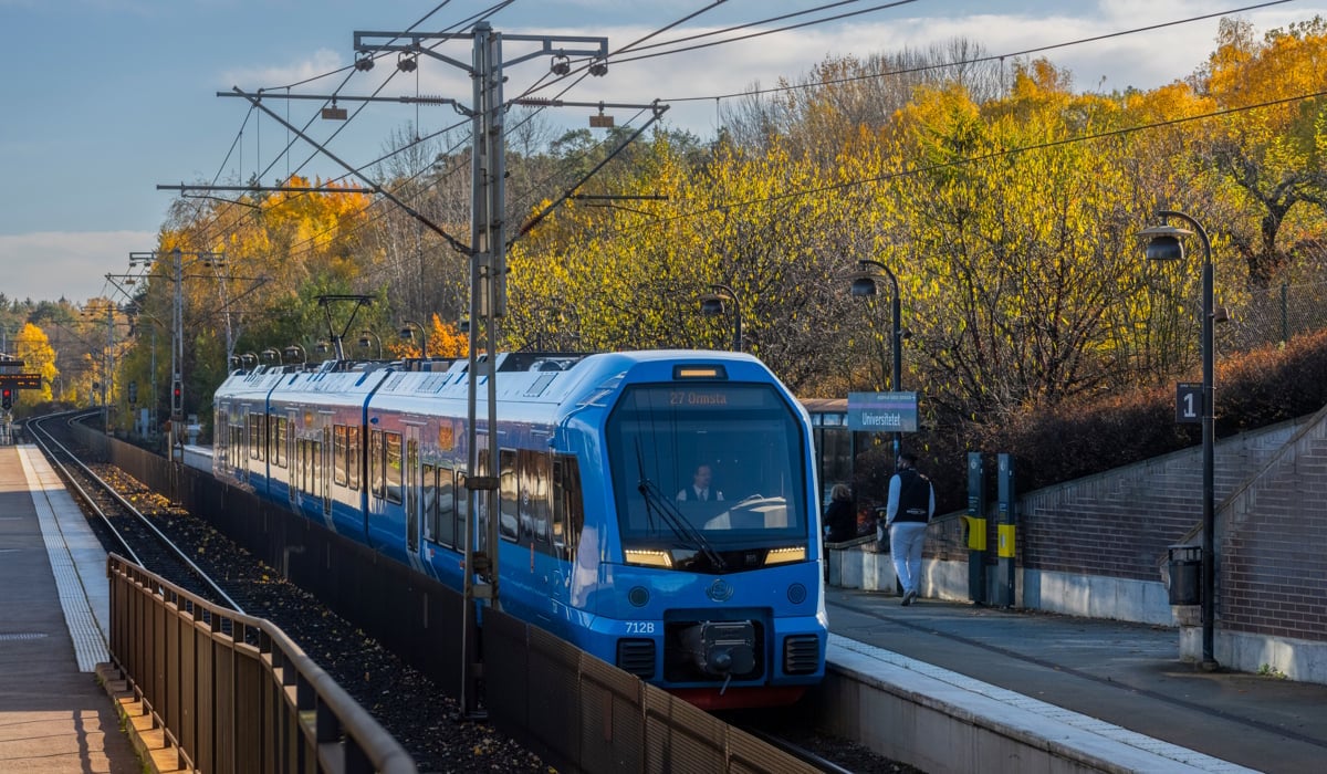 Tåg på Roslagsbanan, höst