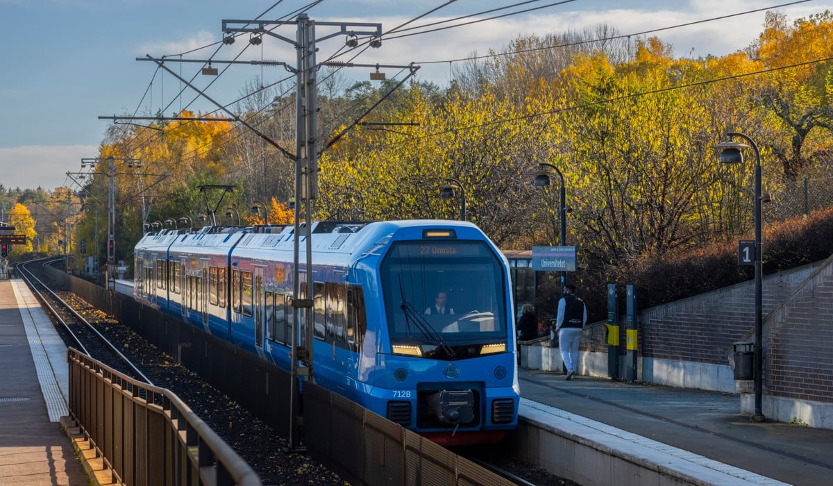 Tåg på Roslagsbanan, höst