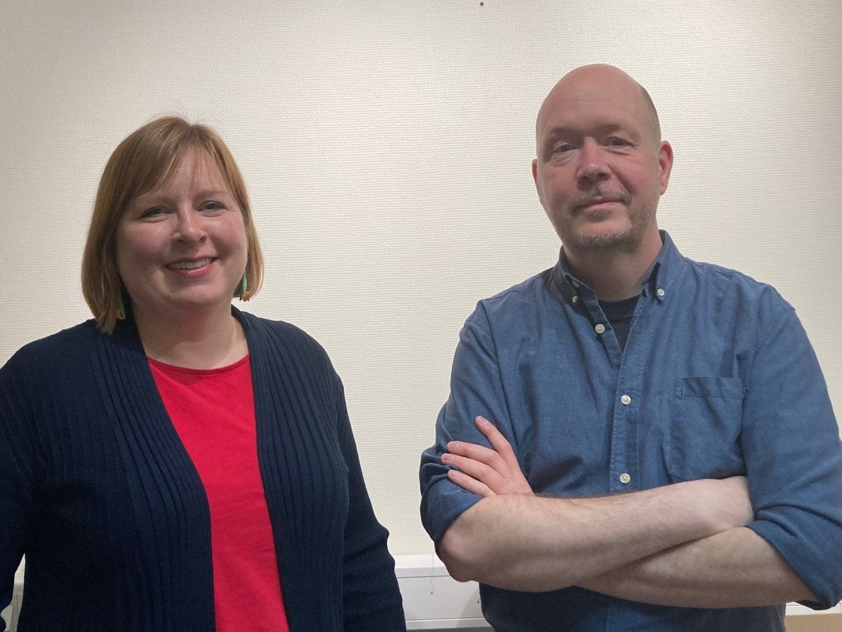 Porträtt av Irina och Mattias bibliotekarier Nynäshamn