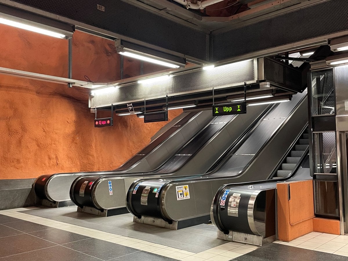 Rulltrapporna i t-banestation Rinkeby