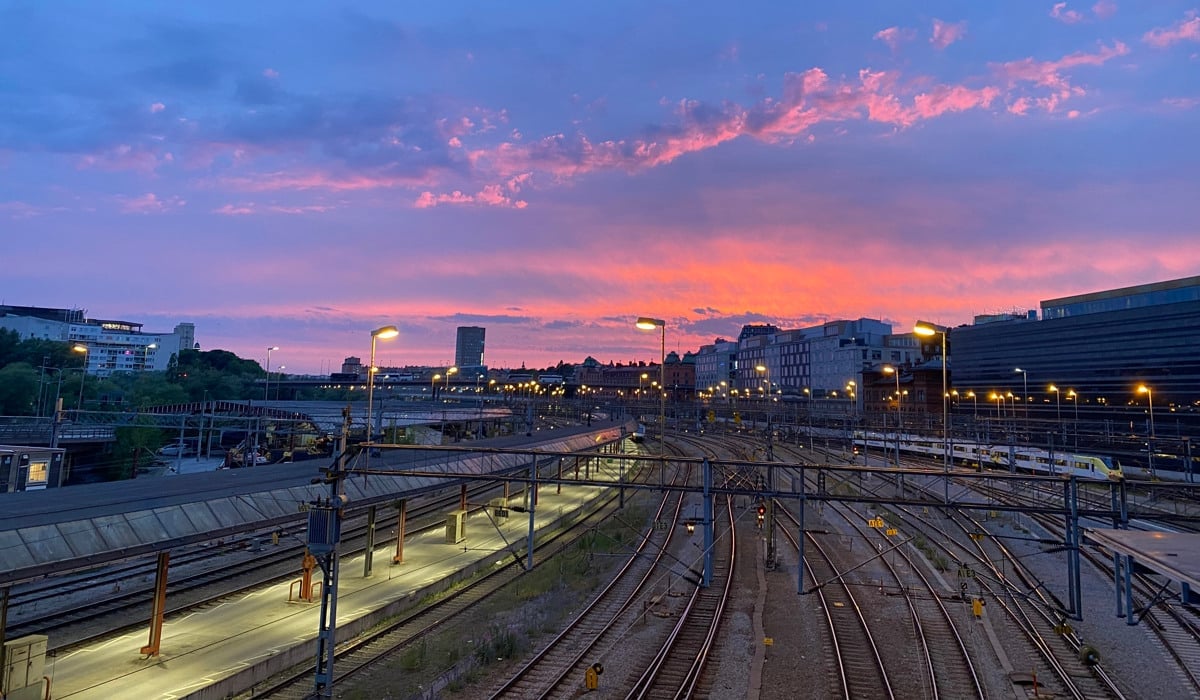 Många järnvägsspår till och från Stockholms central