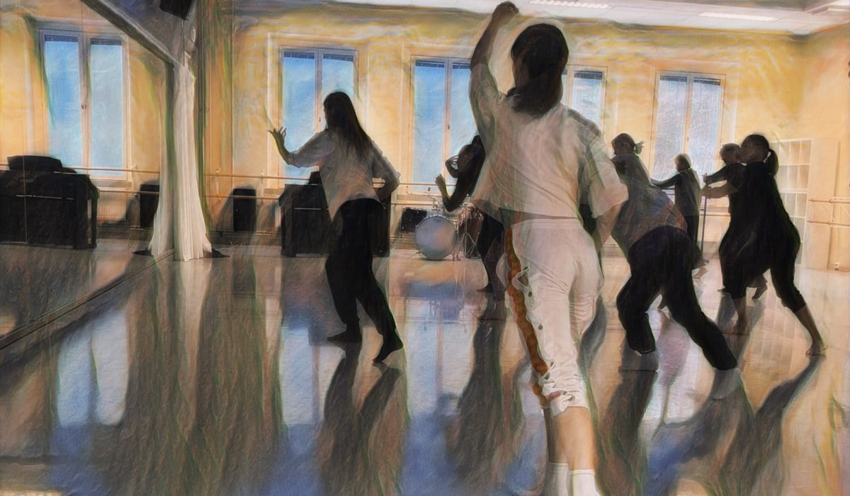 En målning av en grupp människor som dansar.