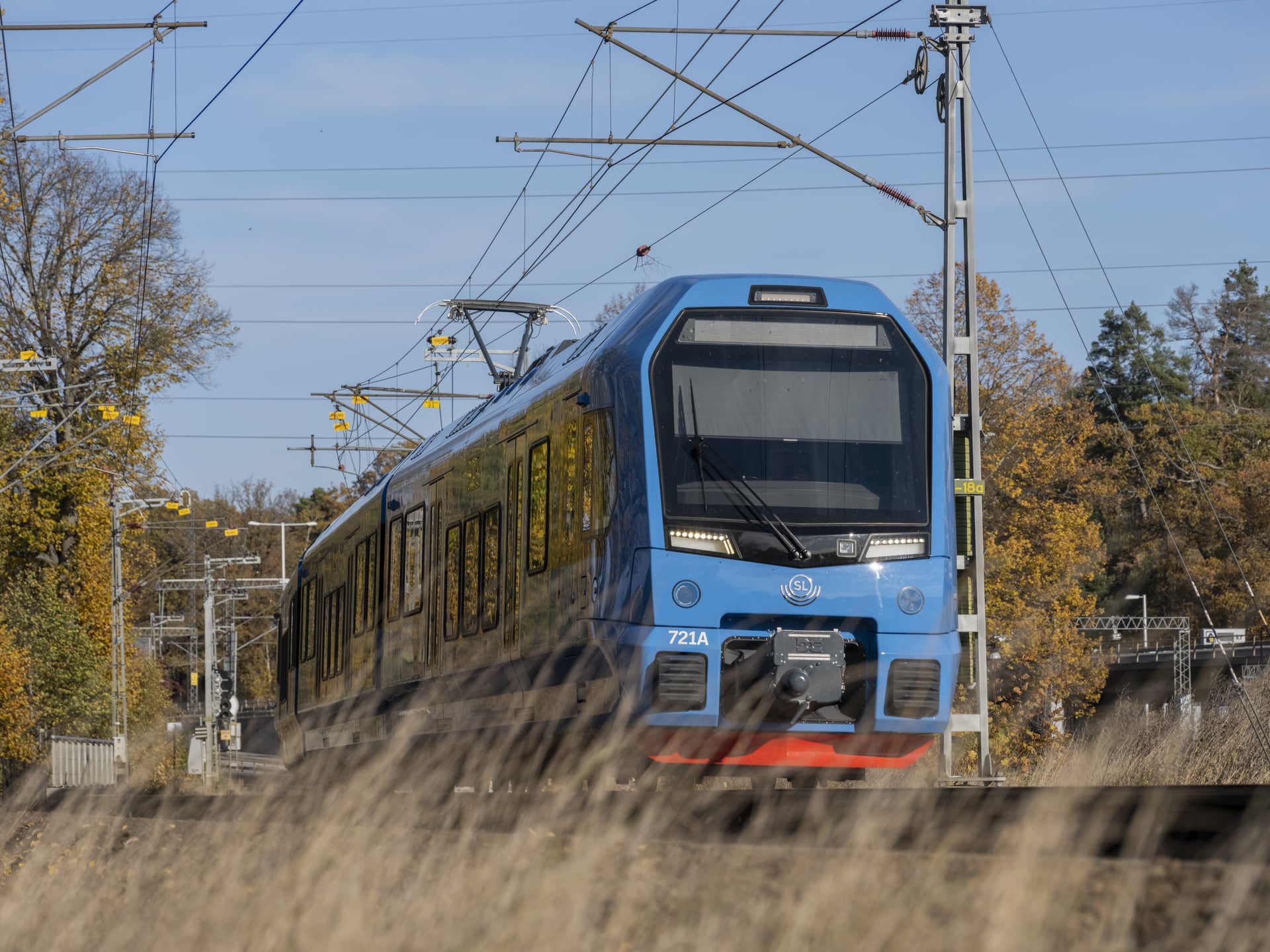 Tåg på Roslagsbanan, höst