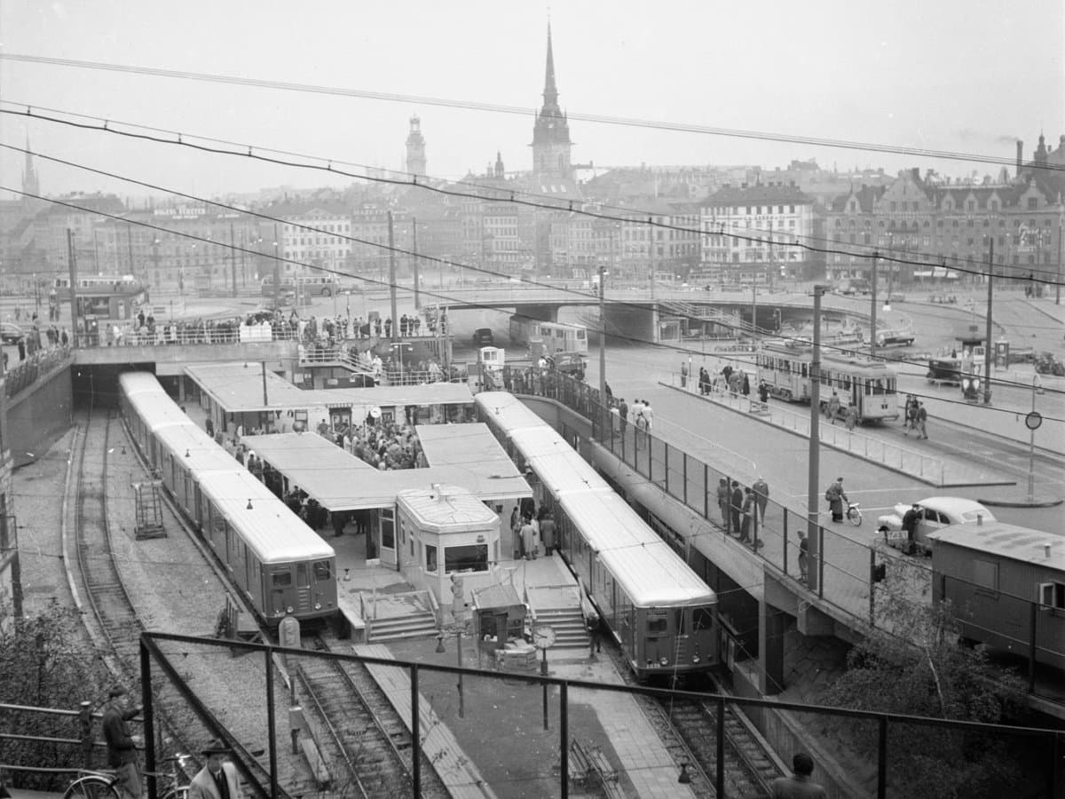 Vy från ovan av invigningen av Slussens tunnelbana, 1 oktober 1950