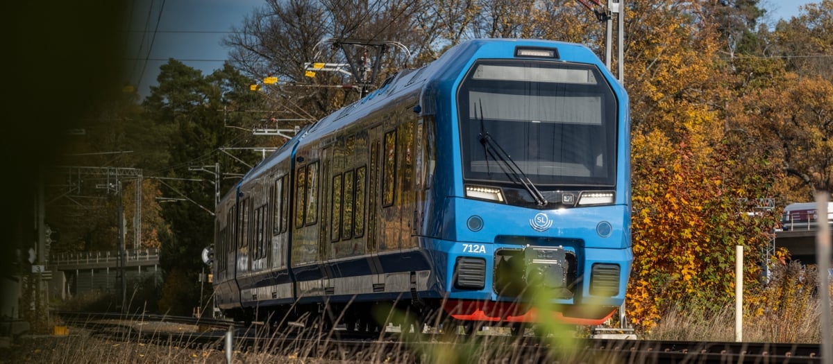 Tåg på Roslagsbanan, höst