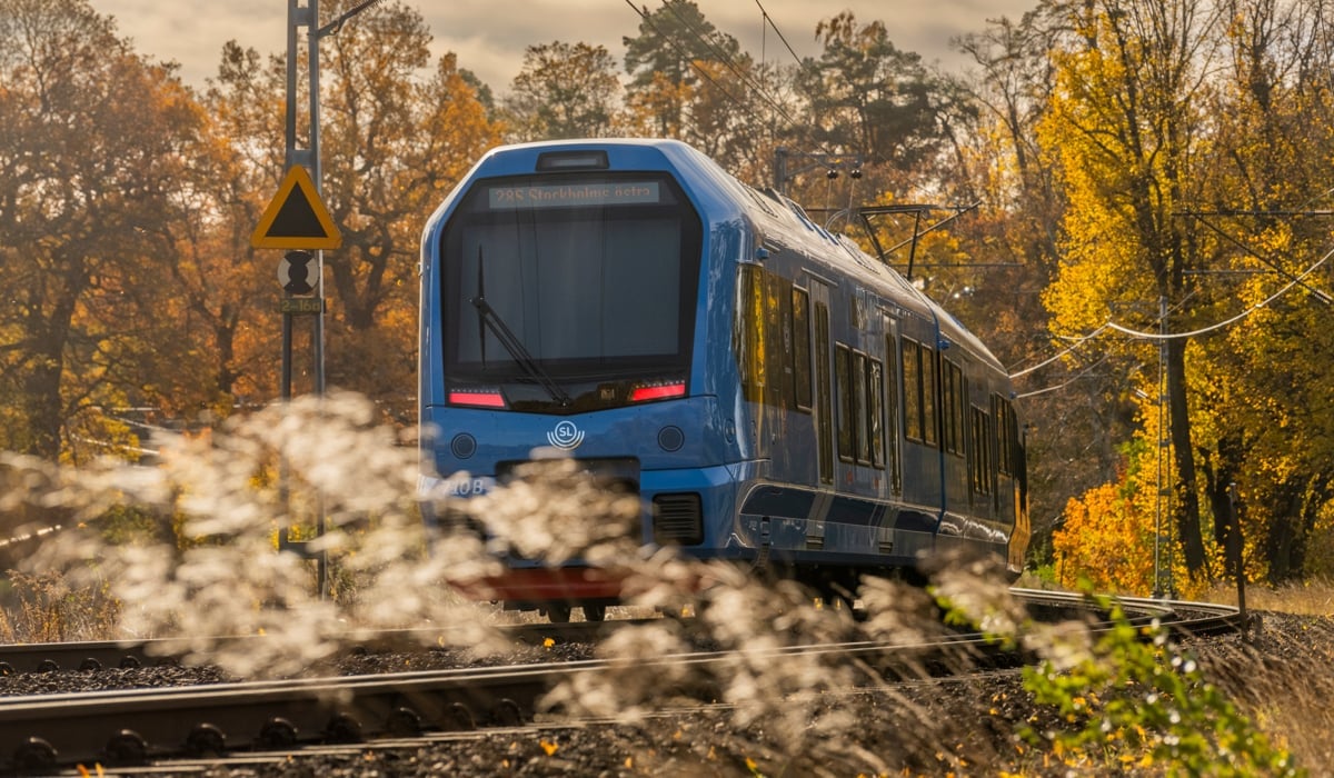 Tåg på Roslagsbanan, höst