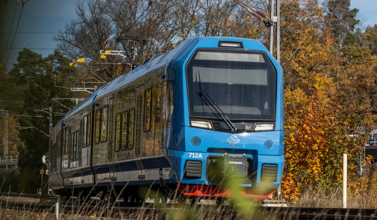 Tåg på Roslagsbanan, höst