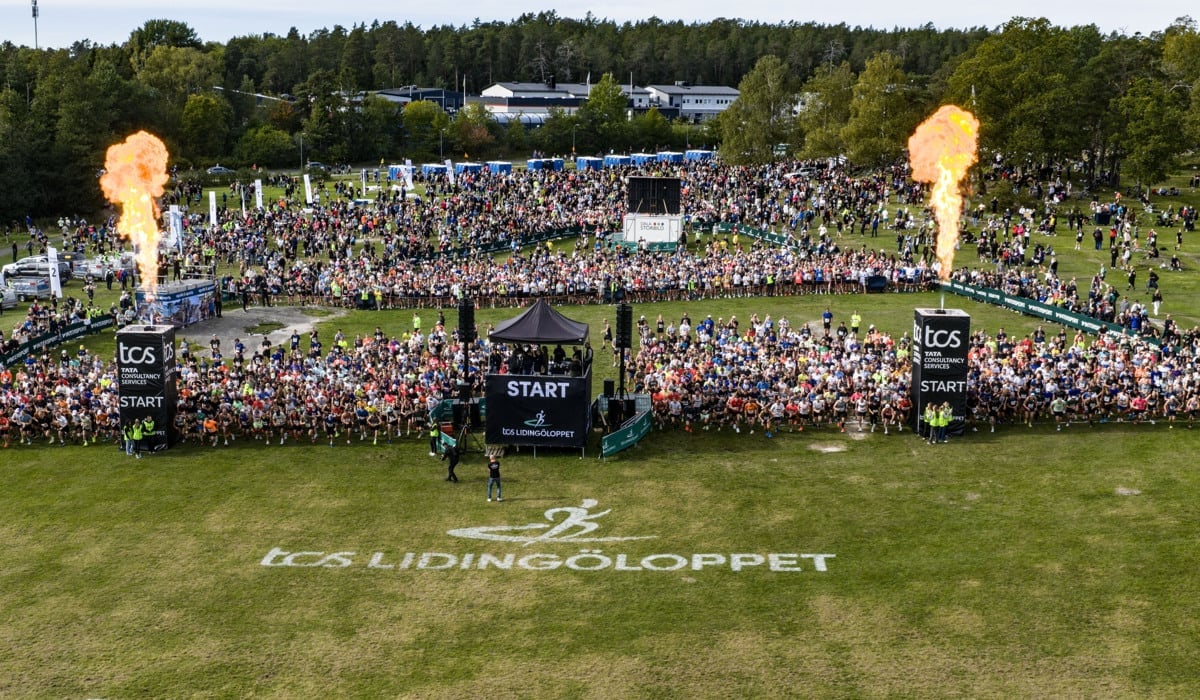 Många löpare på startlinjen till Lidingöloppet