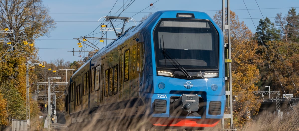 Tåg på Roslagsbanan, höst