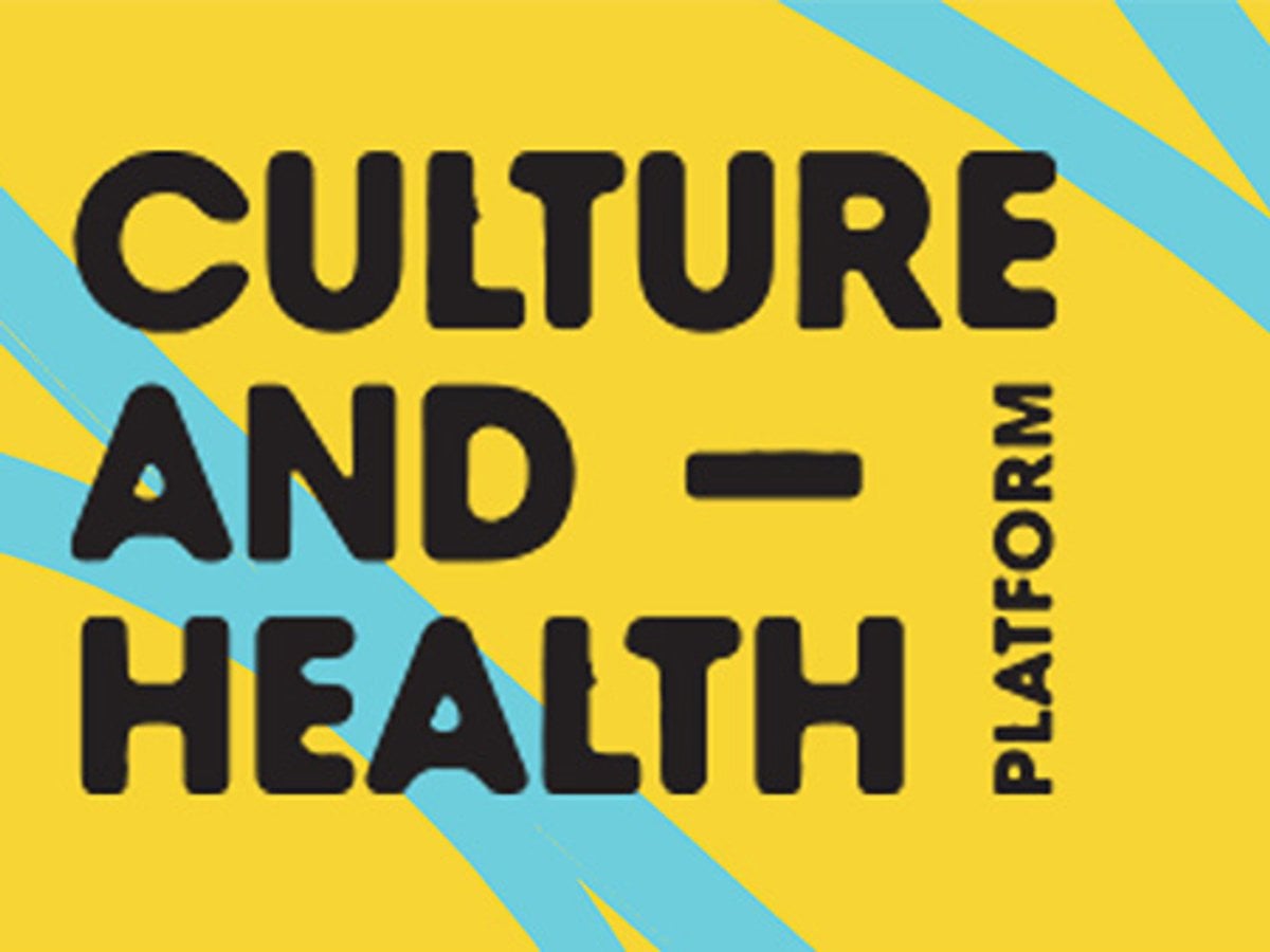 Logotyp för Culture and Health Platform på gul bakgrund med blå streck i bakgrunden.