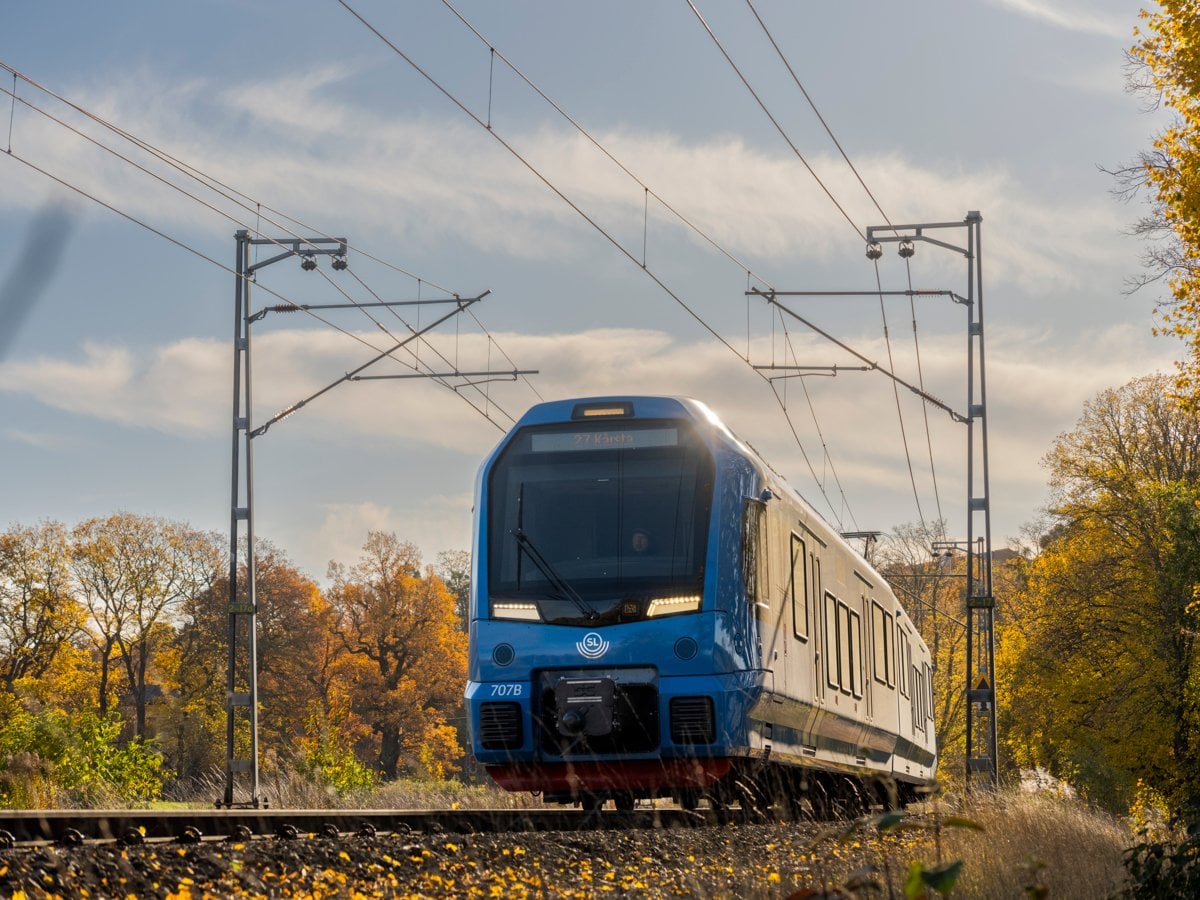 Tåg på Roslagsbanan, höst