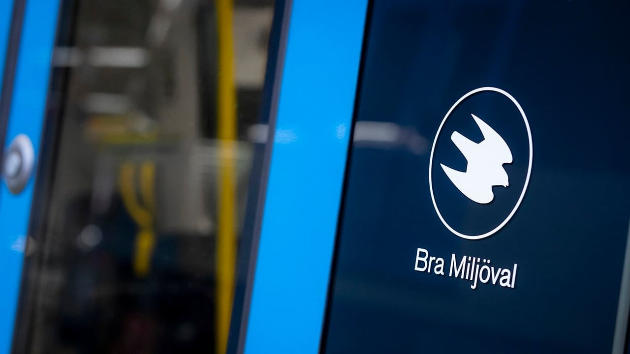 Tunnelbanedörr med märkningen Bra miljöval