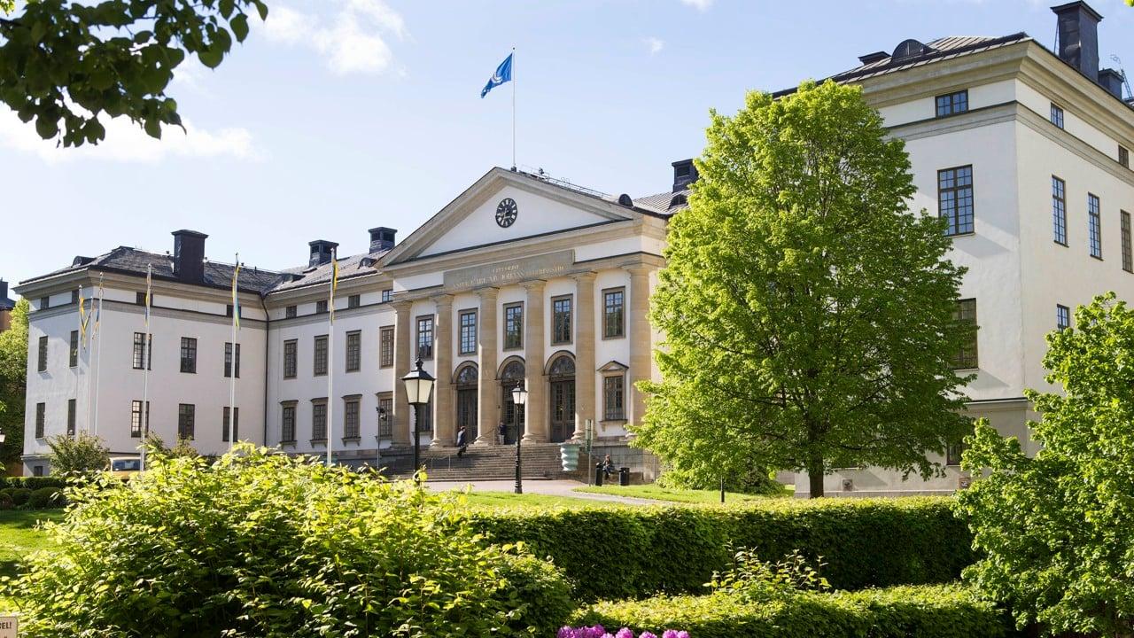 Landstinghuset på Kungsholmen i sommarskrud