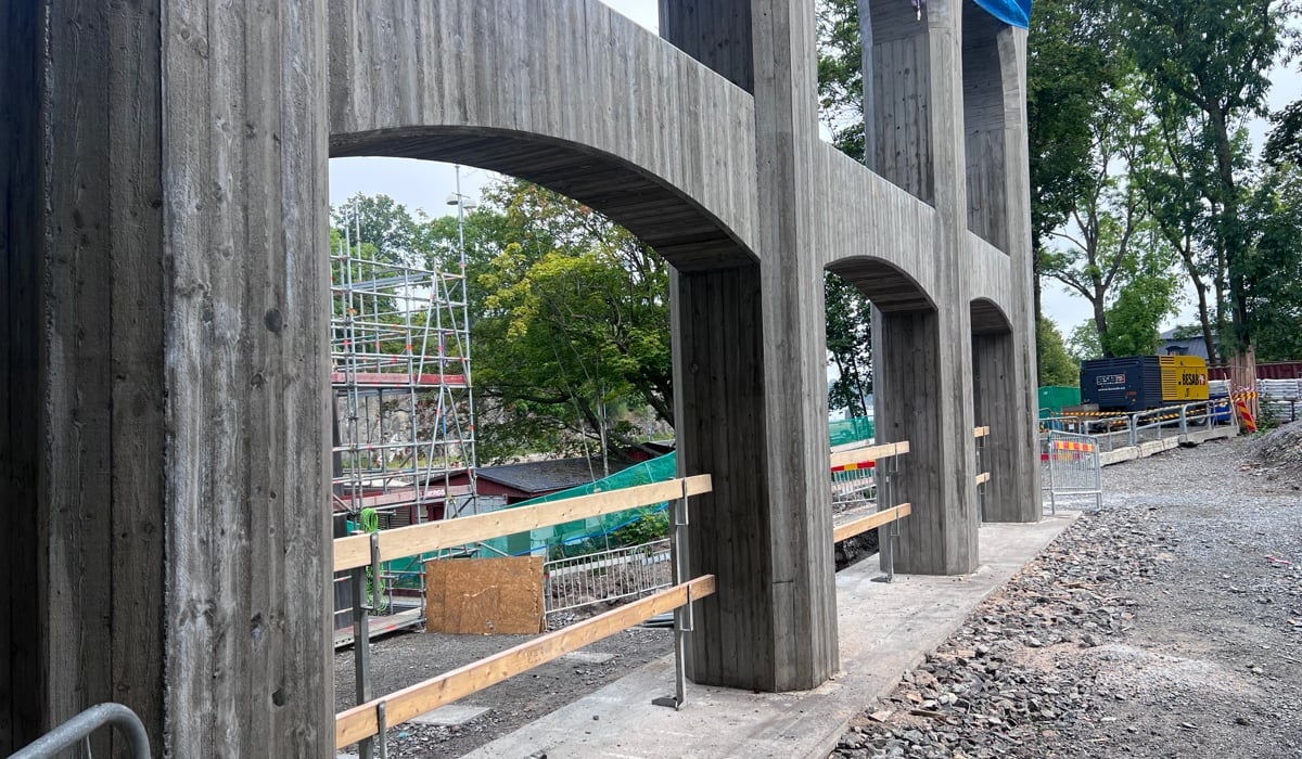 Nygjutna pelare vid renoveringen av Norra Danviksbron