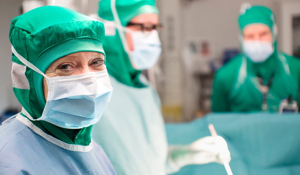 Läkare vid operation